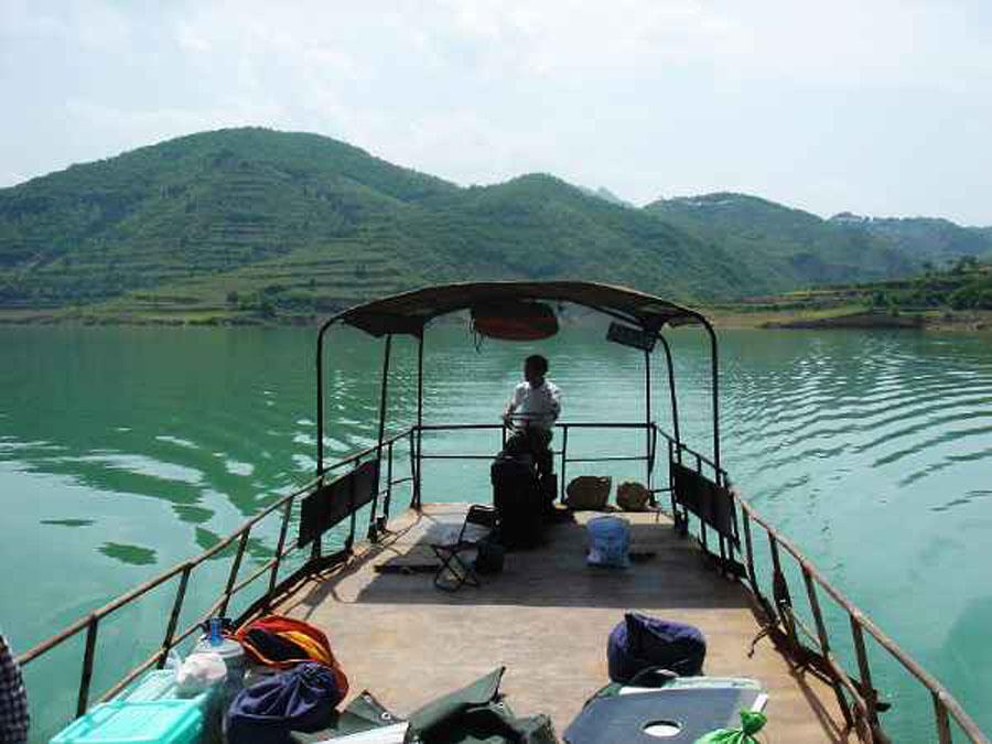 莫小鱼探寻神秘钓鱼之旅，激动人心的时刻揭秘最新章节