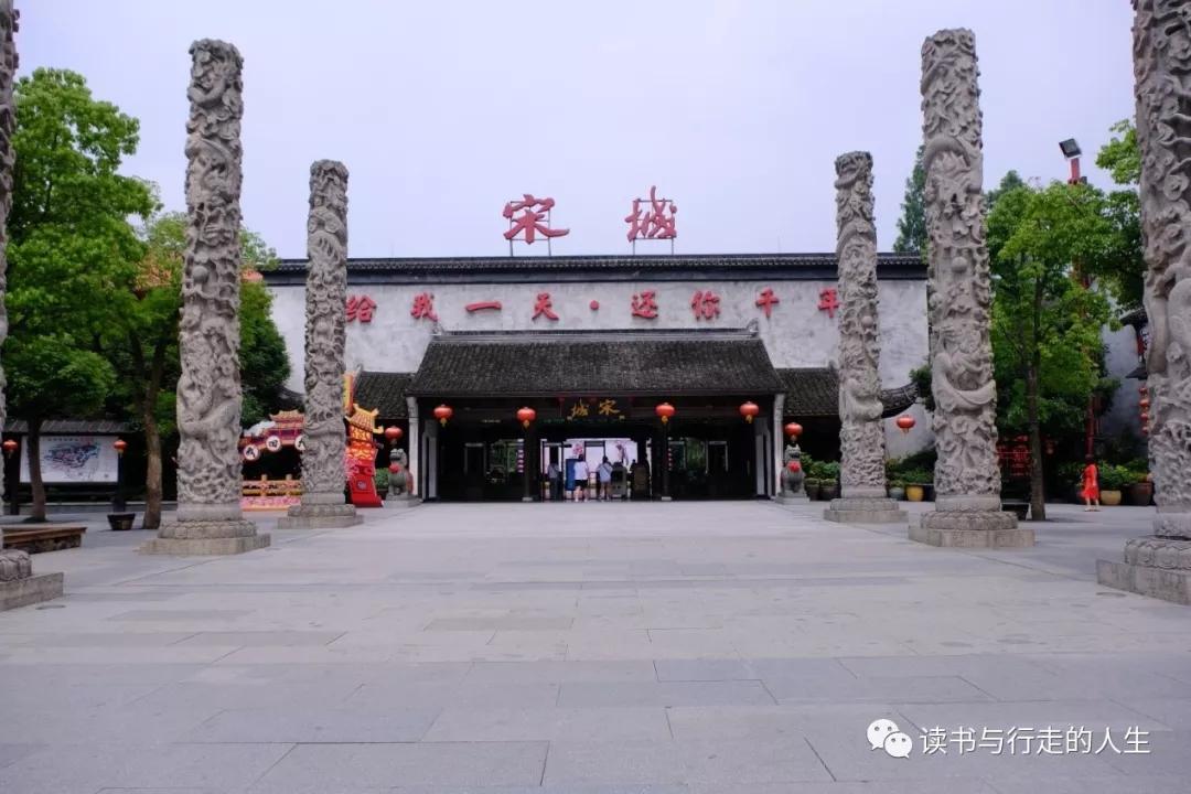 明星讲上海话，城市之声里的友情之桥